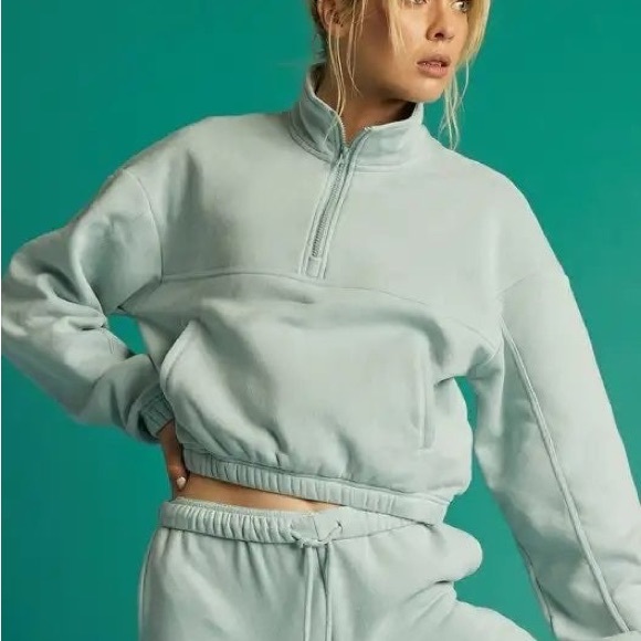 NWOT Cropped Sweatshirt - Picture 1 of 5